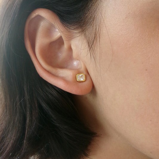 Bezel Stud